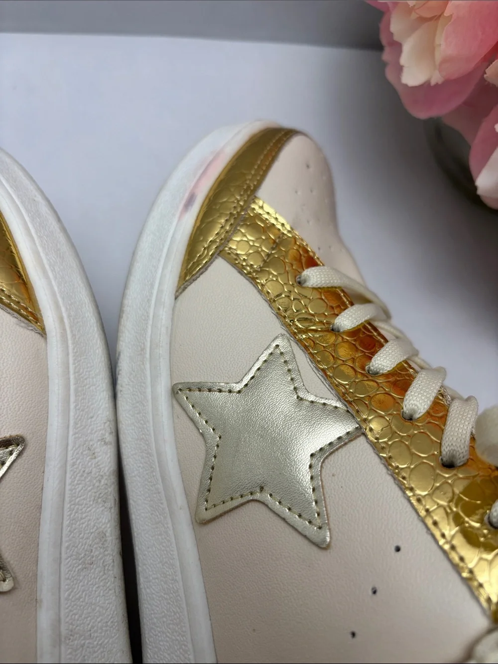 MKS Women’s 9 Cream‎ & Gold Metallic SnakeSkin Low-Top Sneakers #499